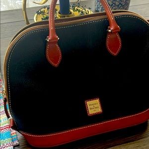 Like new Dooney & Bourke purse